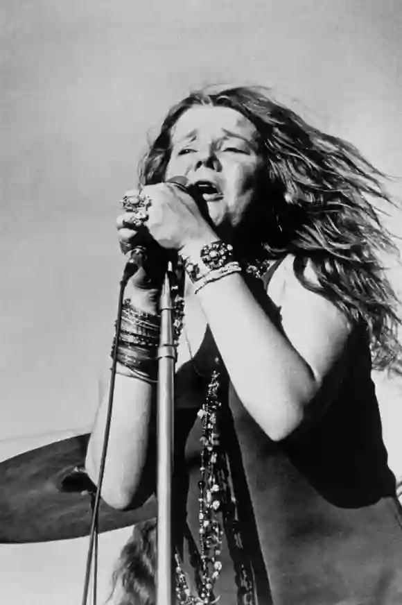 Janis Joplin in concert, 1968 (b/w photo) 1700030 Janis Joplin in concert, 1968 (b/w photo); (add.info.: American singer