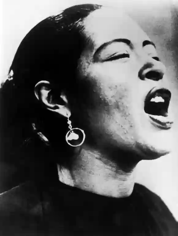 BILLIE HOLIDAY (1915-1959). American singer. Photograph, 1940s. PUBLICATIONxNOTxINxUSAxCANxUKxFRAxESPxJPN Copyright: xGR