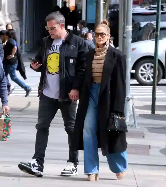 Jennifer Lopez and Ben Affleck out - NYC Hollywood couple Jennifer Lopez and Ben Affleck are house hunting in The Upper