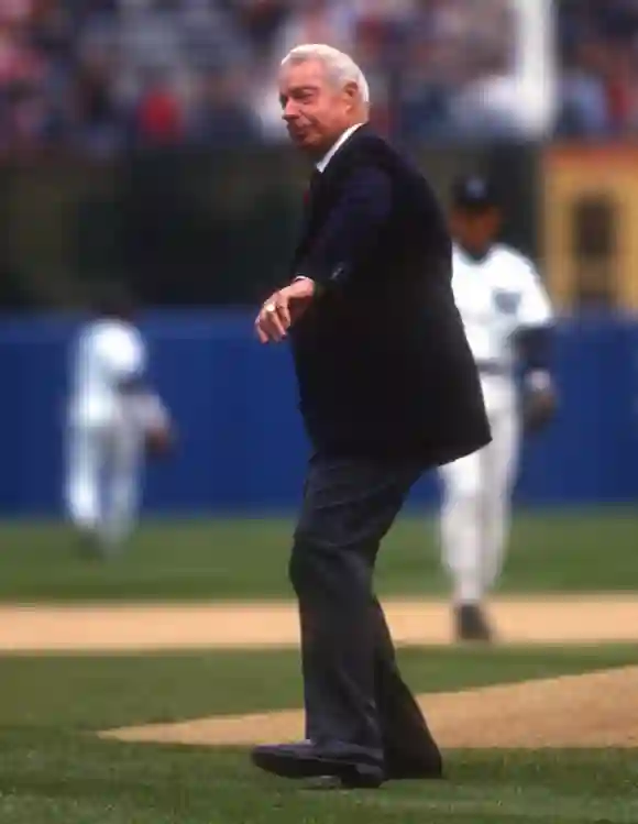 Joe Dimaggio.JPG New York, NY Celebrity Archaeology 1992 FILE PHOTO Joe Dimaggio throws out the first ball of the Yankee