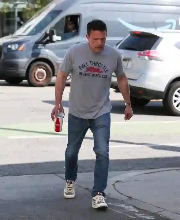 Jennifer Lopez and Ben Affleck spotted out Featuring: Ben Affleck Where: Los Angeles, California, United States When: 19