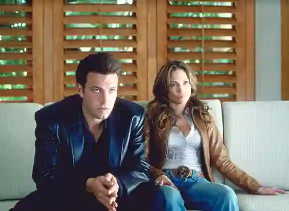 GIGLI (l to r) Ben Affleck and Jennifer Lopez ONLY FOR EDITORIAL USE FAMOUS PICTURES AND FEATURES AGENCY 13 HARWOOD ROAD