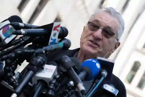 28 mai 2024, Manhattan, États-Unis : Robert De Niro s'adresse à la presse à l'extérieur du 100 Center Street lors de la fermeture de l'exposition.