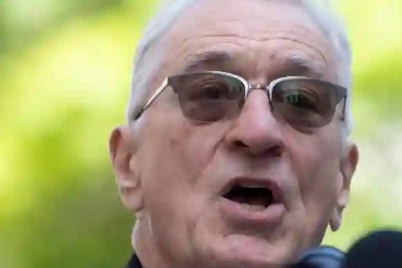 28 mai 2024, Manhattan, États-Unis : Robert De Niro s'adresse à la presse à l'extérieur du 100 Center Street lors de la fermeture de l'exposition.