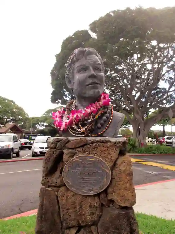 HONOLULU, OAHU - FEBRUARY 10:  Jack Lord Statue covered in leis at Kahala Mall.  Artist, Actor and Philanthropist,  star