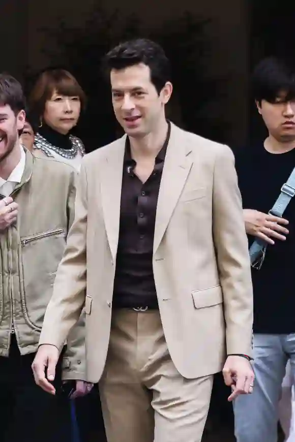 Milan, Celebrity Sightings - Mark Ronson during Milan Men s Fashion Week Spring/Summer 2025 Milan, Celebrity Sightings -