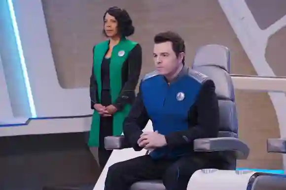 The Orville (Season 2) - filmstill Penny Johnson Jerald and Seth MacFarlane The Orville (2017-, Season 2, Episode 5, All