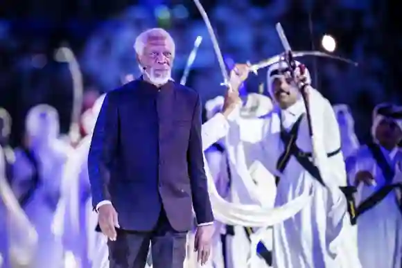 Morgan Freeman under invigningen av fotbolls-VM innan premiärmatchen mellan Qatar och Ecuador i Al Bayt Stadium i Al Kho