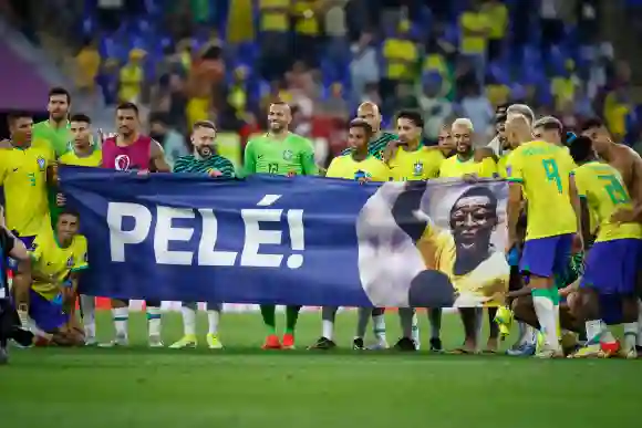 Brazil vs South Korea DOHA, CA - 05.12.2022: BRAZIL VS SOUTH KOREA - Brazilian players pay homage to Pel? during a match
