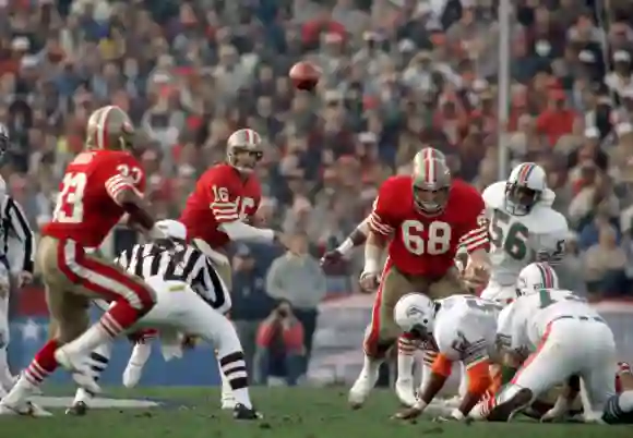 NFL, American Football Herren, USA SUPER BOWL XIX Jan 20, 1985, Palo Alto, CA, USA; FILE PHOTO; San Francisco 49ers quar