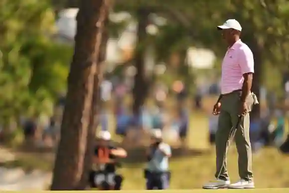 US Open Tiger Woods (USA) on the 17th green during Round 1 of the124th US Open Championship, Pinehurst No 2, Pinehurst,