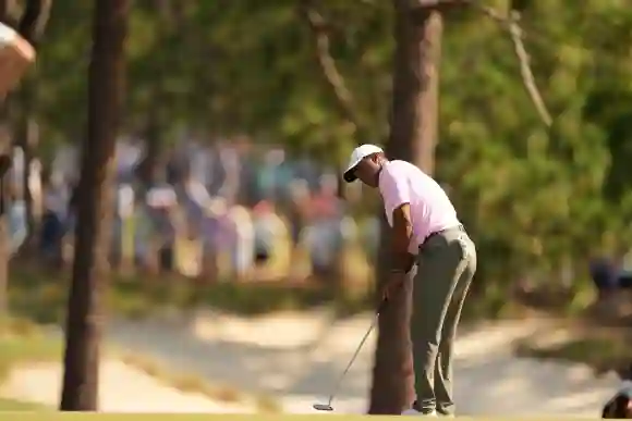 US Open Tiger Woods (USA) on the 17th green during Round 1 of the124th US Open Championship, Pinehurst No 2, Pinehurst,