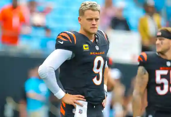 29 septembre 2024 : Le quarterback de Cincinnati Joe Burrow (9) pendant les échauffements d'avant-match. NFL, American Football Herren, USA fo