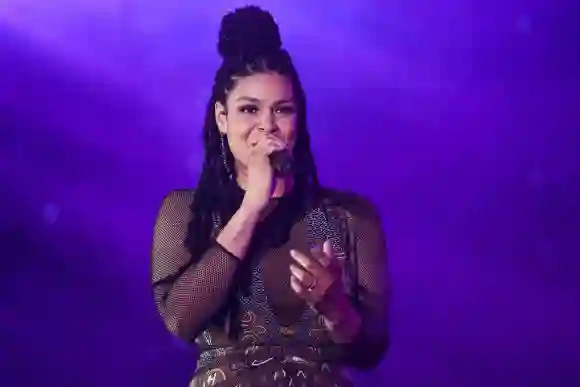 Syndication: Arizona Republic, Jordin Sparks performs her hit song \ No Air\ during the Gateway Celebrity Fight Night fu