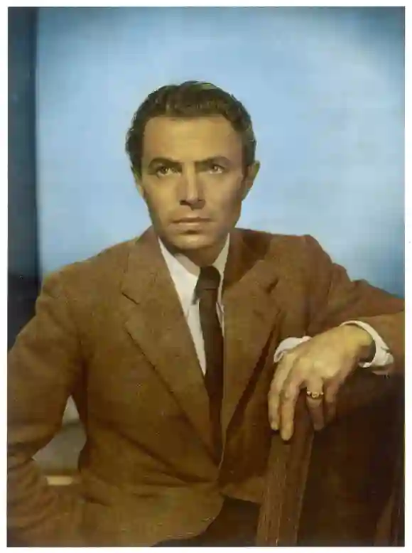 JAMES MASON/WINCHESTER JAMES MASON English actor in British and American films Date: 1909 - 1984 PUBLICATIONxINxGERxSUIx