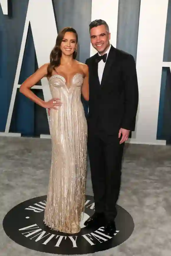 Jessica Alba et Cash Warren assistent à la soirée des Oscars 2020 de Vanity Fair à Beverly Hills, en Californie, le 9 février 2020.