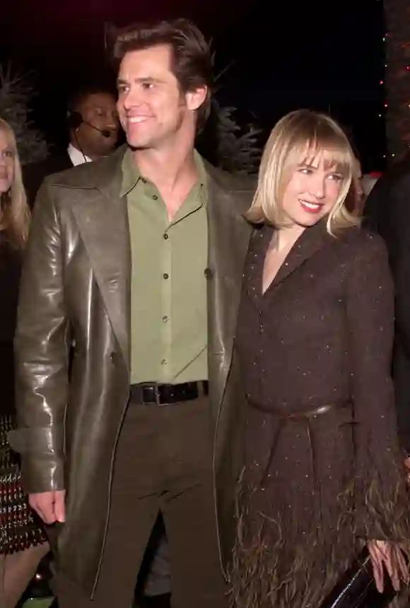 Jim Carrey and Renee Zellweger attend the premiere of Dr. Seuss' 'How The Grinch Stole Christmas,' November 8, 2000.