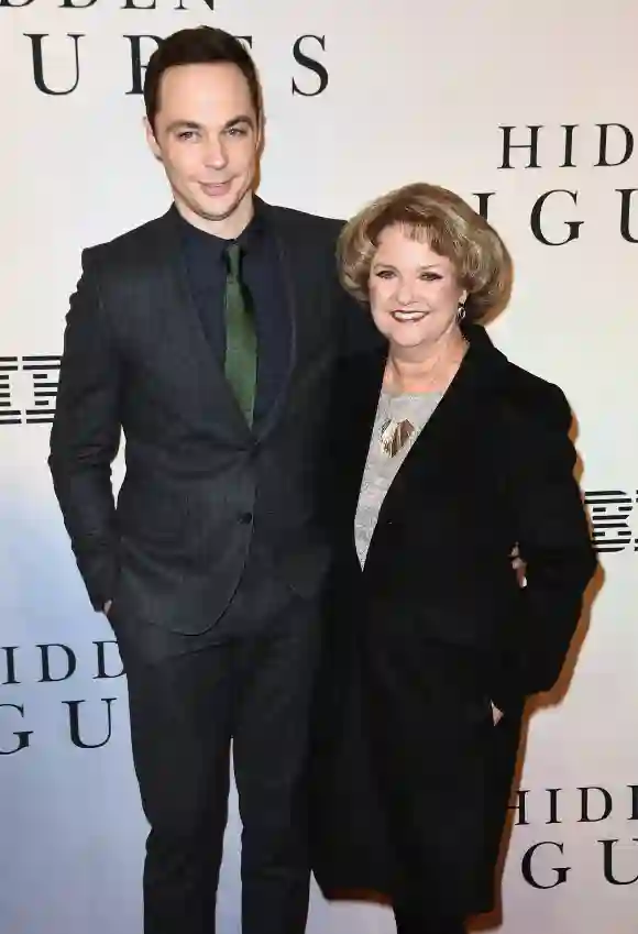 Jim Parsons y Judy Parsons en diciembre de 2016 en Nueva York