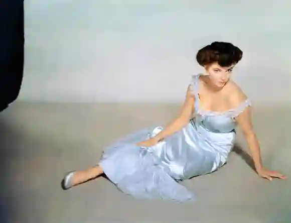 Joan Collins in 'The Girl in the Red Velvet Swing'