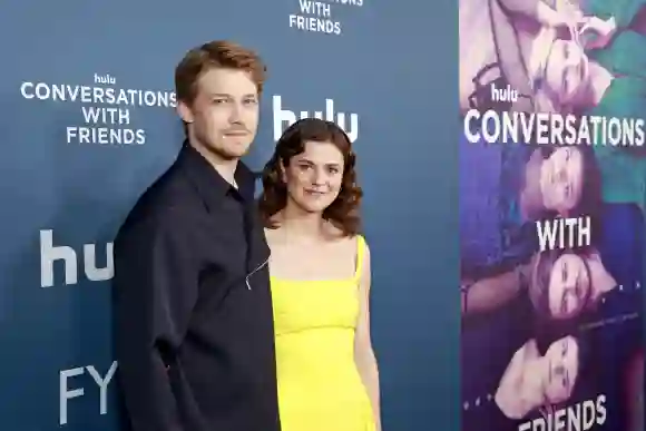 Joe Alwyn lors d'une projection spéciale de "Conversations avec des amis" sur Hulu