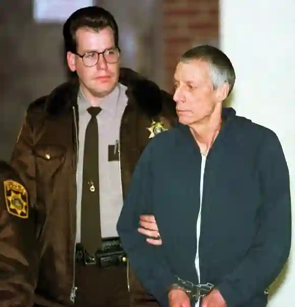 Multimillionaire John DuPont, murderer of trainer Dave Schultz (USA), in the Delaware County Courthouse after a first hearing in a policeman's custody.