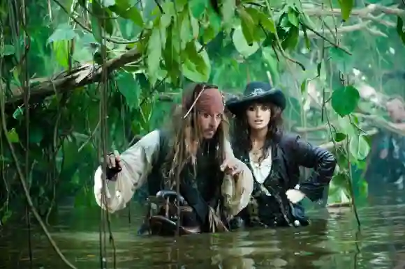 Johnny Depp y Penélope Cruz en Piratas del Caribe