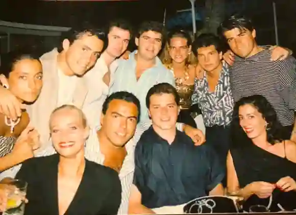 Jorge "El Burro" Van Rankin en su juventud junto a amigos
