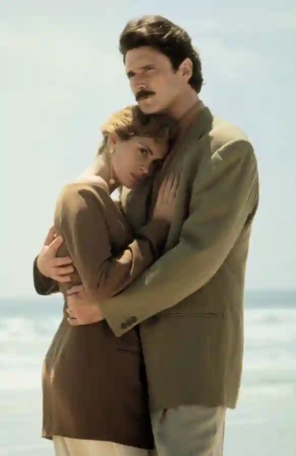 Julia Roberts and Patrick Bergin in 'Sleeping With The Enemy'.