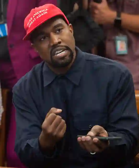 Kanye West habla durante su reunión con el presidente de los Estados Unidos, Donald Trump, en la Oficina Oval de la Casa Blanca en Washington, DC, el 11 de octubre de 2018