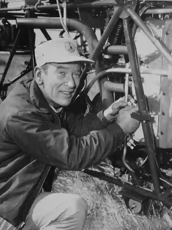 Kenneth Tobey in 'Whirlybirds'