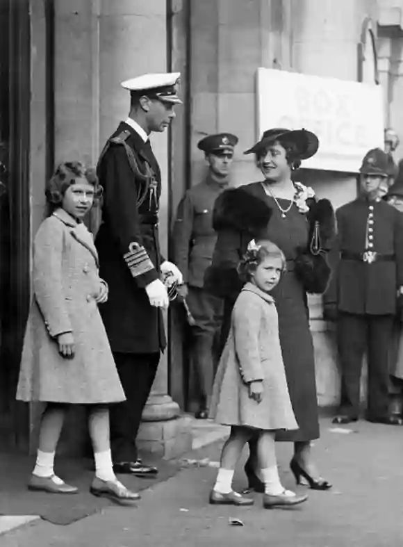 ROYAUME-UNI - REINE MÈRE - ROI GEORGE VI - REINE ELIZABETH II