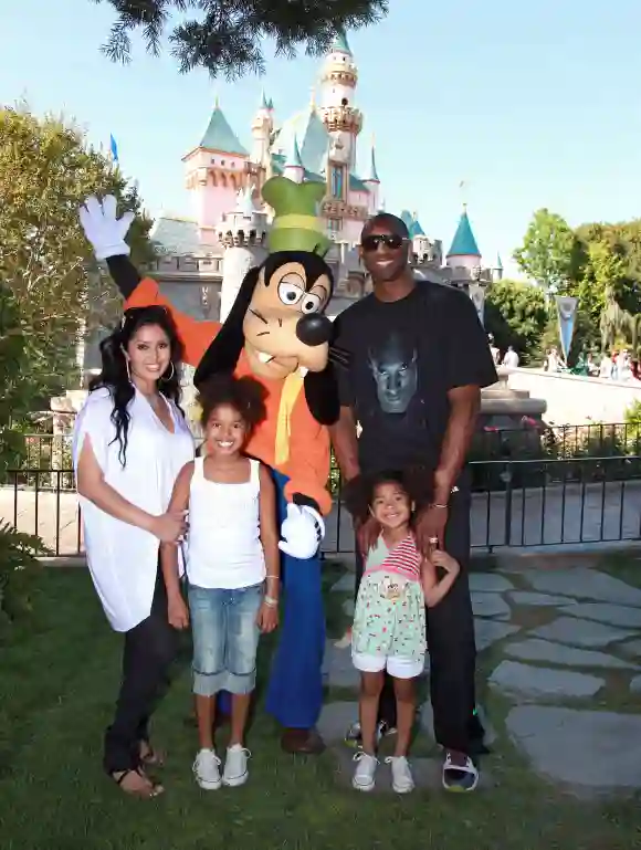 Kobe Bryant, wife Vanessa Bryant, and daughters Natalia and Gianna celebrate the Lakers' NBA championship with Goofy at Disneyland, June 22, 2010.
