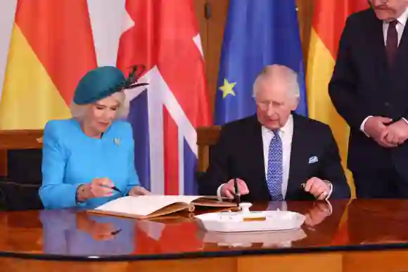 Queen Camilla and King Charles III. sign the guest book