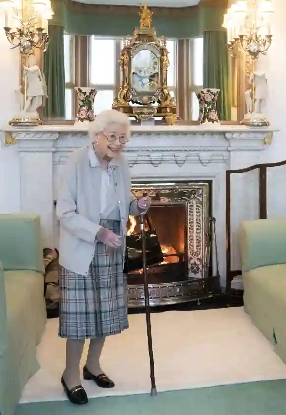queen elisabeth queen dead liz truss deceased deceased