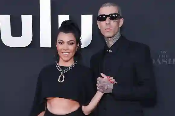 Kourtney Kardashian y Travis Barker se casan oficialmente