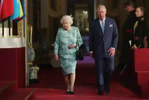 Reina Isabel II Príncipe Carlos