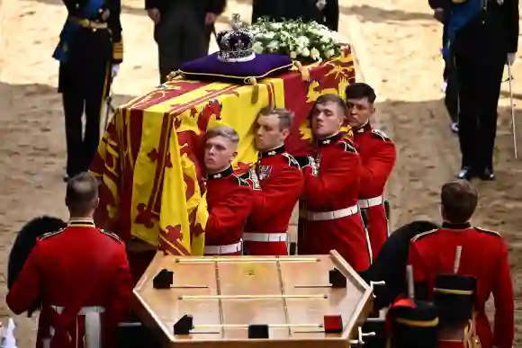 Queen Elizabeth's coffin