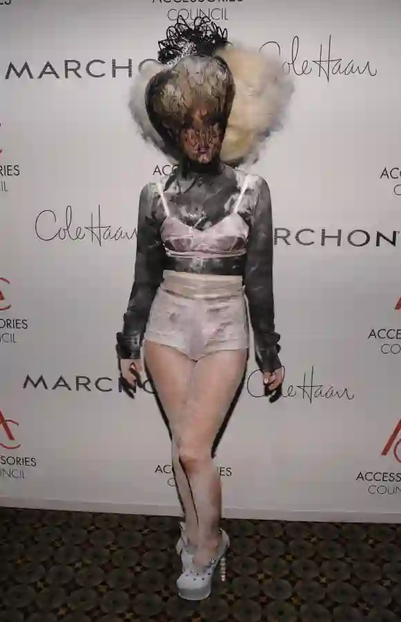 Lady Gaga assiste à la 13e cérémonie annuelle des ACE Awards 2009 présentée par le Conseil des accessoires au Cipriani 42nd Street le 2 novembre 2009.