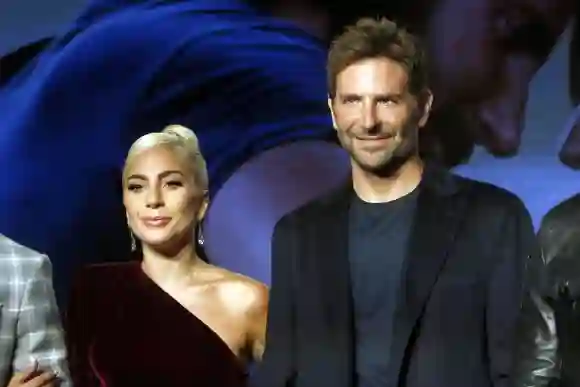 Bradley Cooper sings Lady Gaga A Star is Born