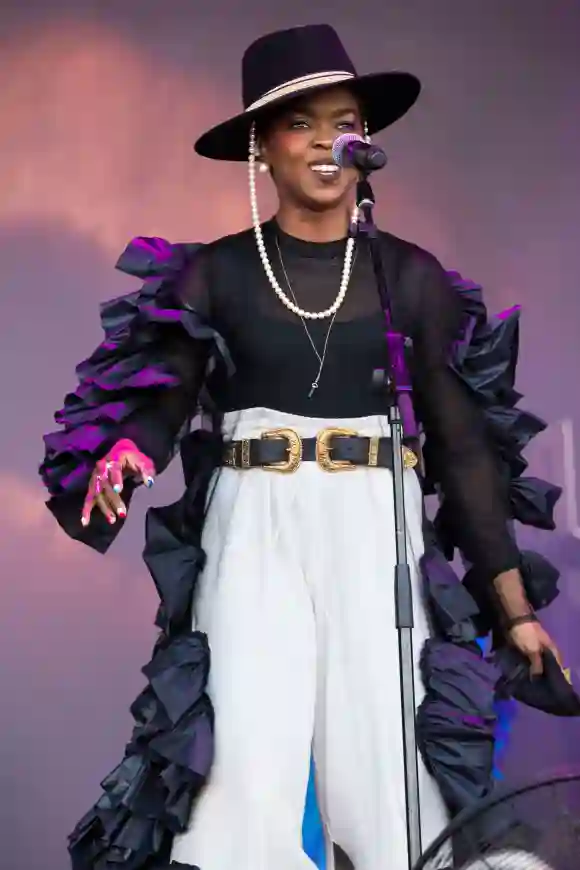 Lauryn Hill se produit sur scène lors de la troisième journée du festival de Glastonbury à Worthy Farm, Pilton, le 28 juin 2019.