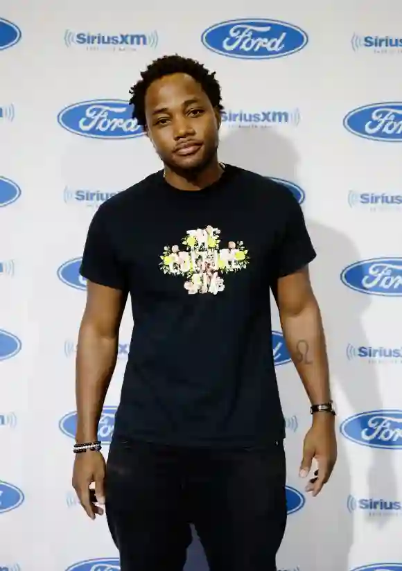 Leon Thomas pose pour une photo lors des émissions de la chaîne Heart &amp; Soul de SiriusXM au festival Essence, le 6 juillet 2018.