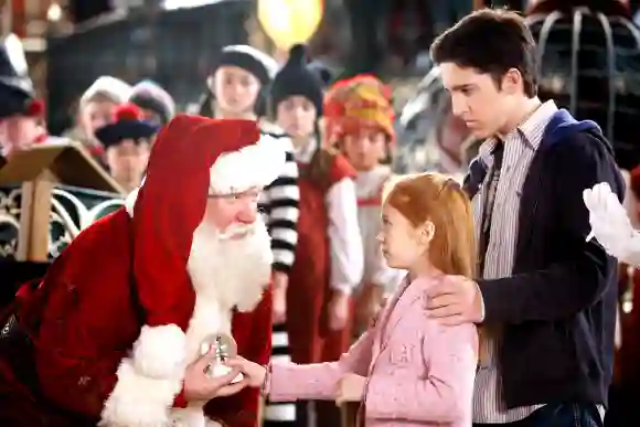 Liliana Mumy as "Lucy" and Eric Lloyd as "Charlie" in 'The Santa Clause 3: The Escape Clause'