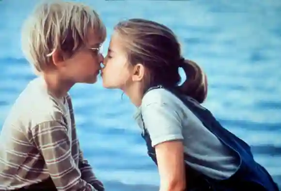 Macaulay Culkin and Anna Chlumsky in 'My Girl'