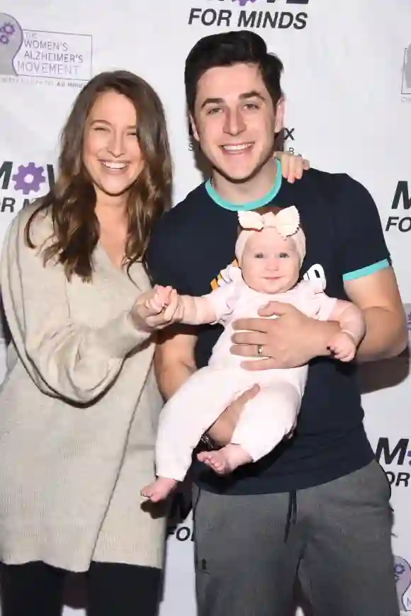 Maria Cahill y David Henrie en el Movimiento de Mujeres de Alzheimer el 2 de noviembre de 2019 en Los Ángeles, California.