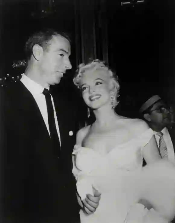 Joe DiMaggio Marilyn Monroe 1954