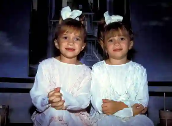 Mary-Kate y Ashley Olsen en Planet Hollywood en 1993