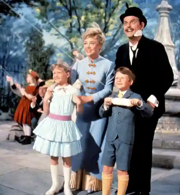 Karen Dotrice, Glynis Johns, Matthew Garber y David Tomlinson en 'Mary Poppins'