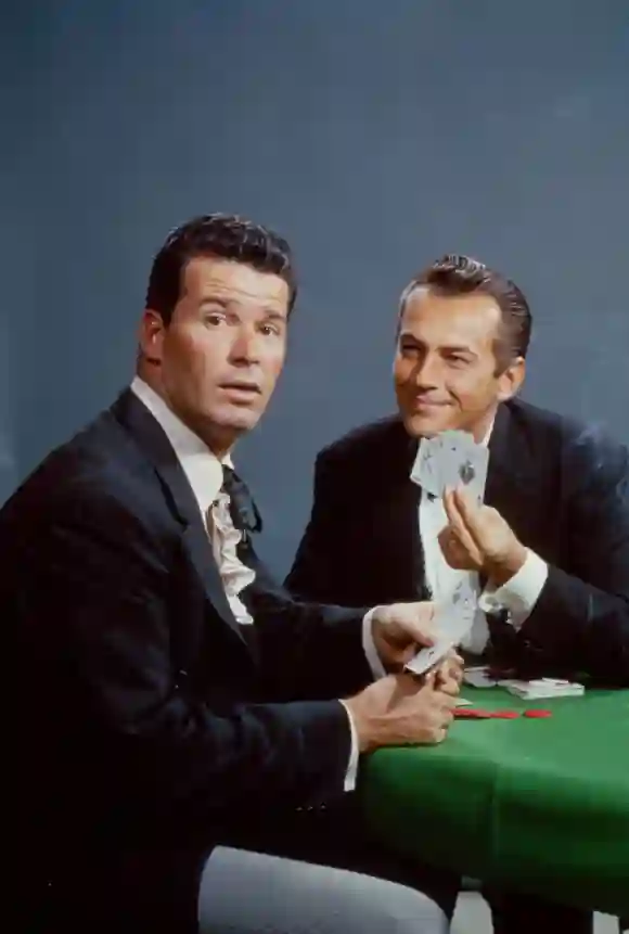 MAVERICK, James Garner, Jack Kelly, 1957-62. photo: Peter Samerjan/TV Guide/courtesy Everett Collection Ref:TSDMAVE EC00