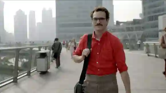 Joaquin Phoenix Personajes: Theodore Película: Her (EE UU 2013) Director: Spike Jonze 12 octubre 2013 PUBLICACIÓNxINxGERxSUIxA