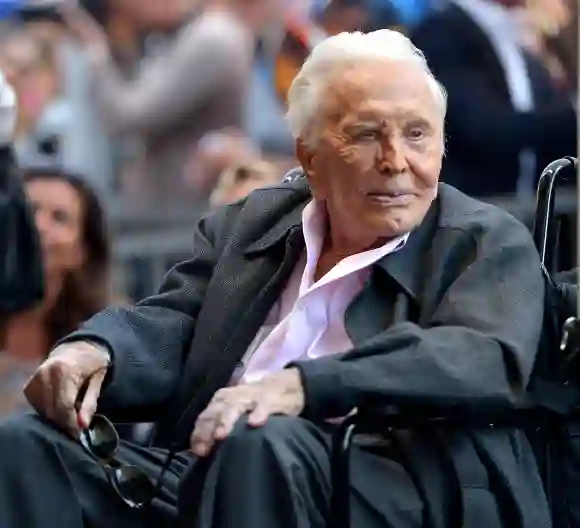 Kirk Douglas 104 cumpleaños homenaje Michael Douglas falleció a los 103 años en 2020.